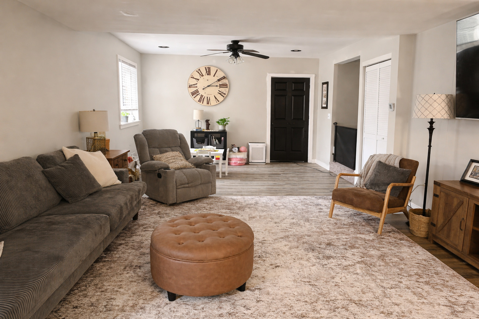 229 Broadway Street Tamaroa, IL 62888 - Photo 3 of 11 a living room with furniture and a flat screen tv