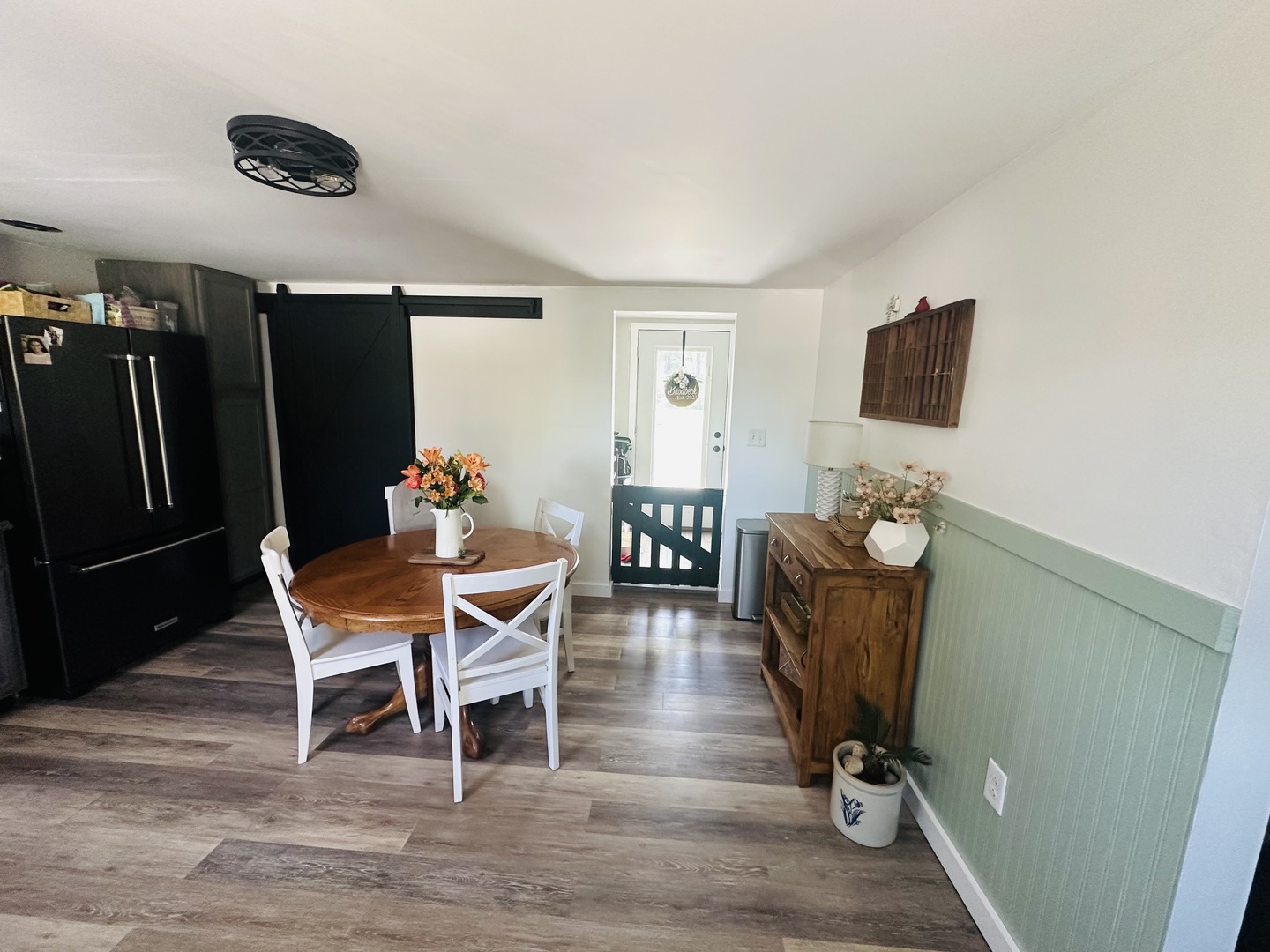 229 Broadway Street Tamaroa, IL 62888 - Photo 4 of 11 a dining room with furniture and window