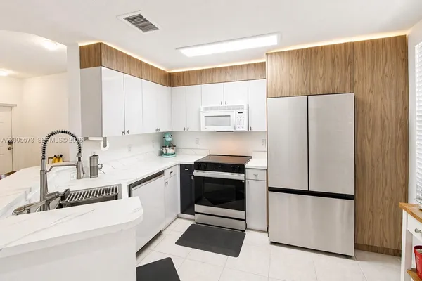 $3,200 | 8940 Northeast 8th Avenue, Unit 1201, Miami, FL 33138