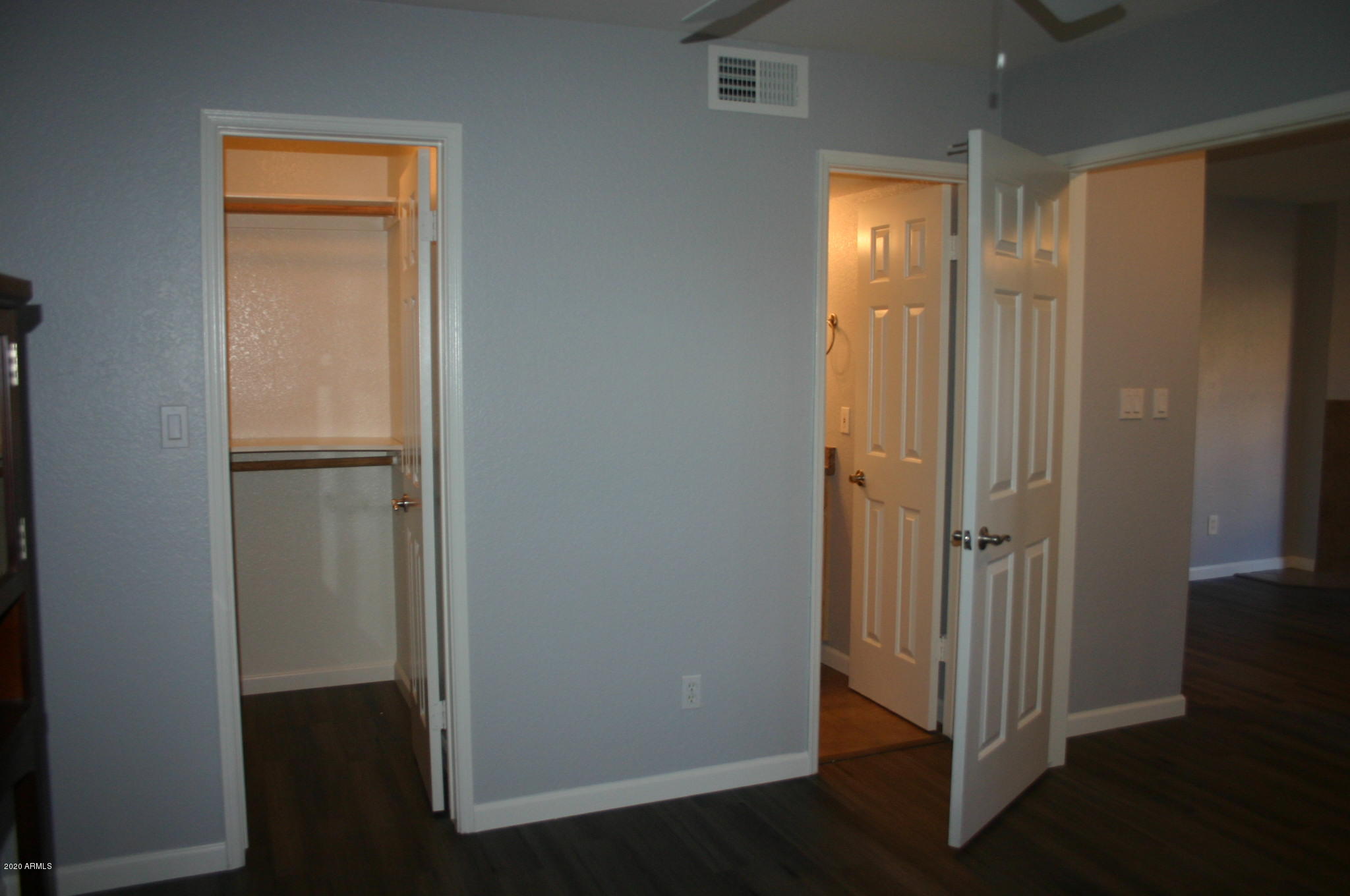 8787 East Mountain View Road, Unit 1014 Scottsdale, AZ 85258 - Photo 13 of 27 an empty room with wooden floor and windows