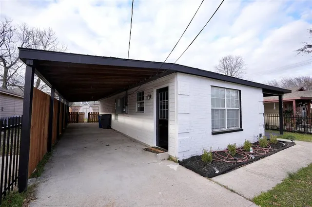 $2,400 | 4535 Parry Avenue, Dallas, TX 75223