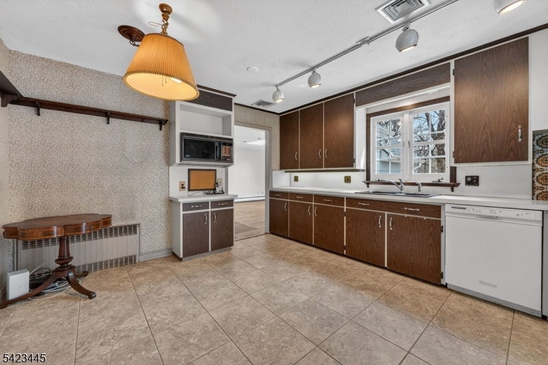 78 Orton Road West Caldwell, NJ 07006 - Photo 16 of 50