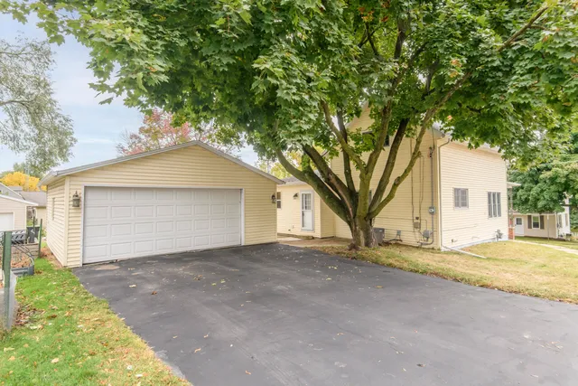 $217,900 | 116 Rosendale Street, Beaver Dam, WI 53916
