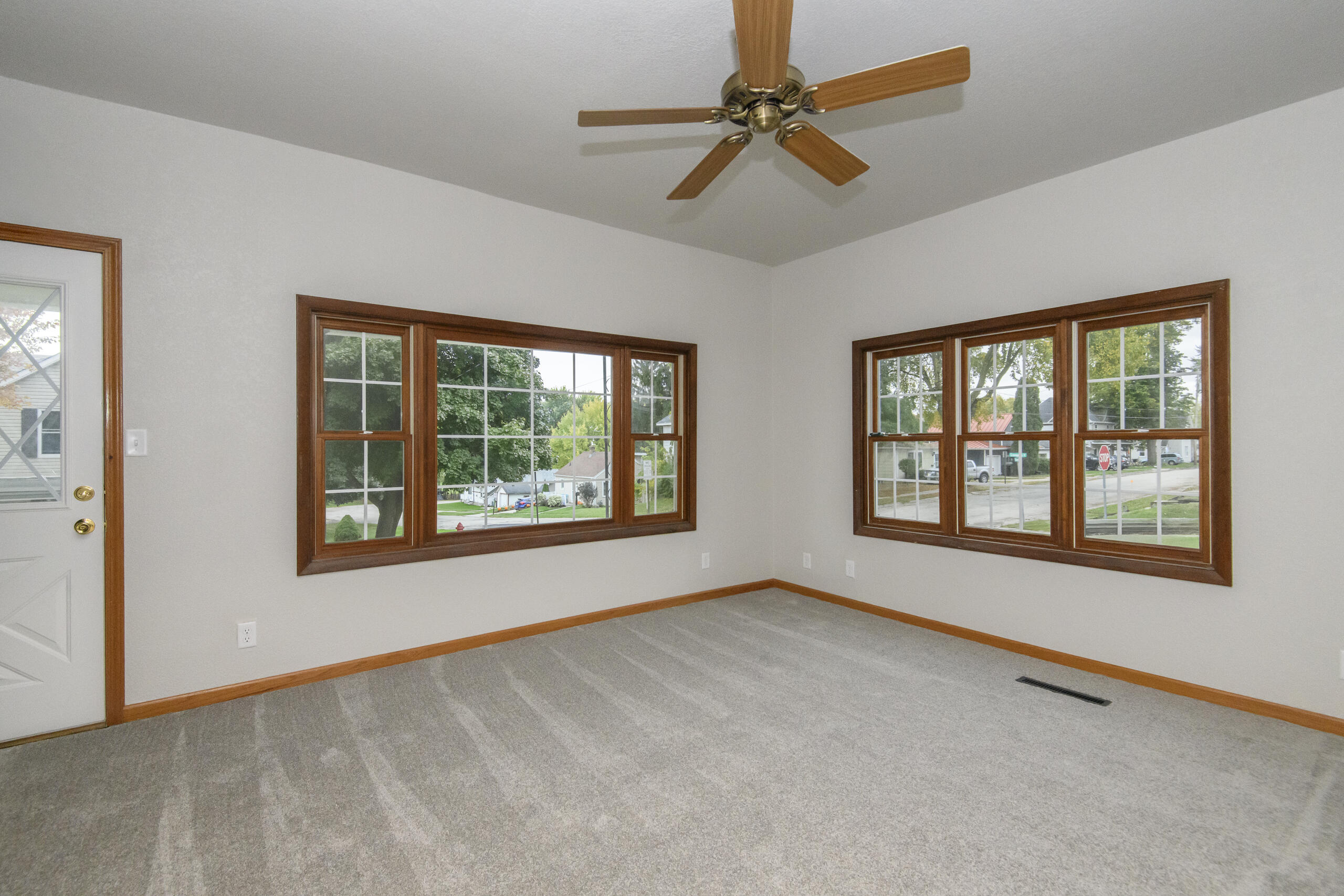 116 Rosendale Street Beaver Dam, WI 53916 - Photo 4 of 28 116 Rosendale-09