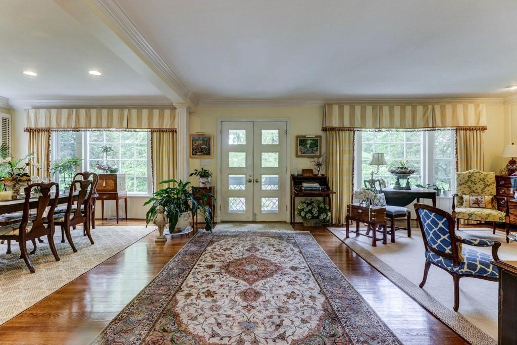 2403 Robin Hood Road Southeast Roanoke, VA 24014 - Photo 4 of 40 004-273586-IMG_4673_4_5_6_7_6408653