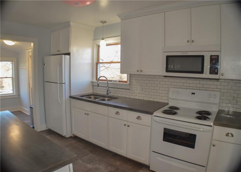 1639 Weigand Road Vandergrift, PA 15690 - Photo 8 of 25