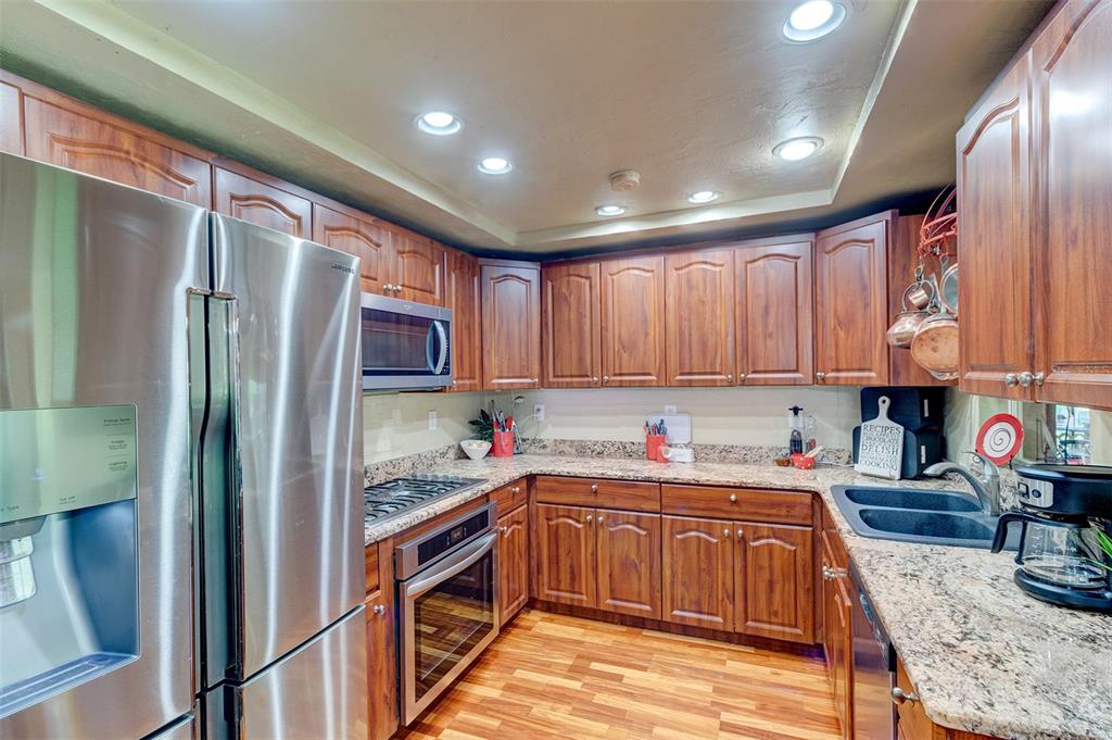 4701 Stearns Road Valrico, FL 33596 - Photo 27 of 44 Updated kitchen!