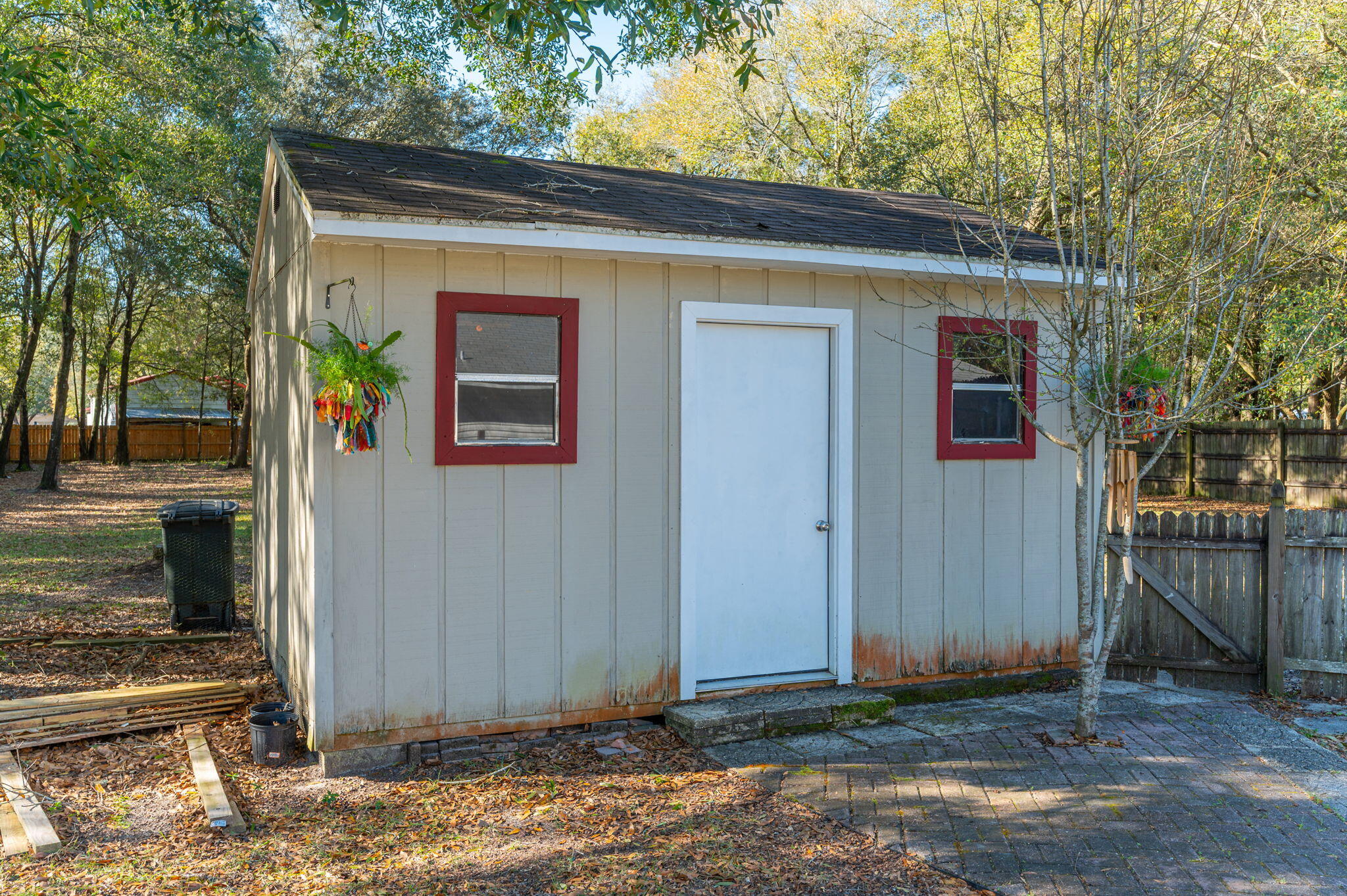 8933 Highway 90 Milton, FL 32583 - Photo 9 of 31 a front view of a house with garden