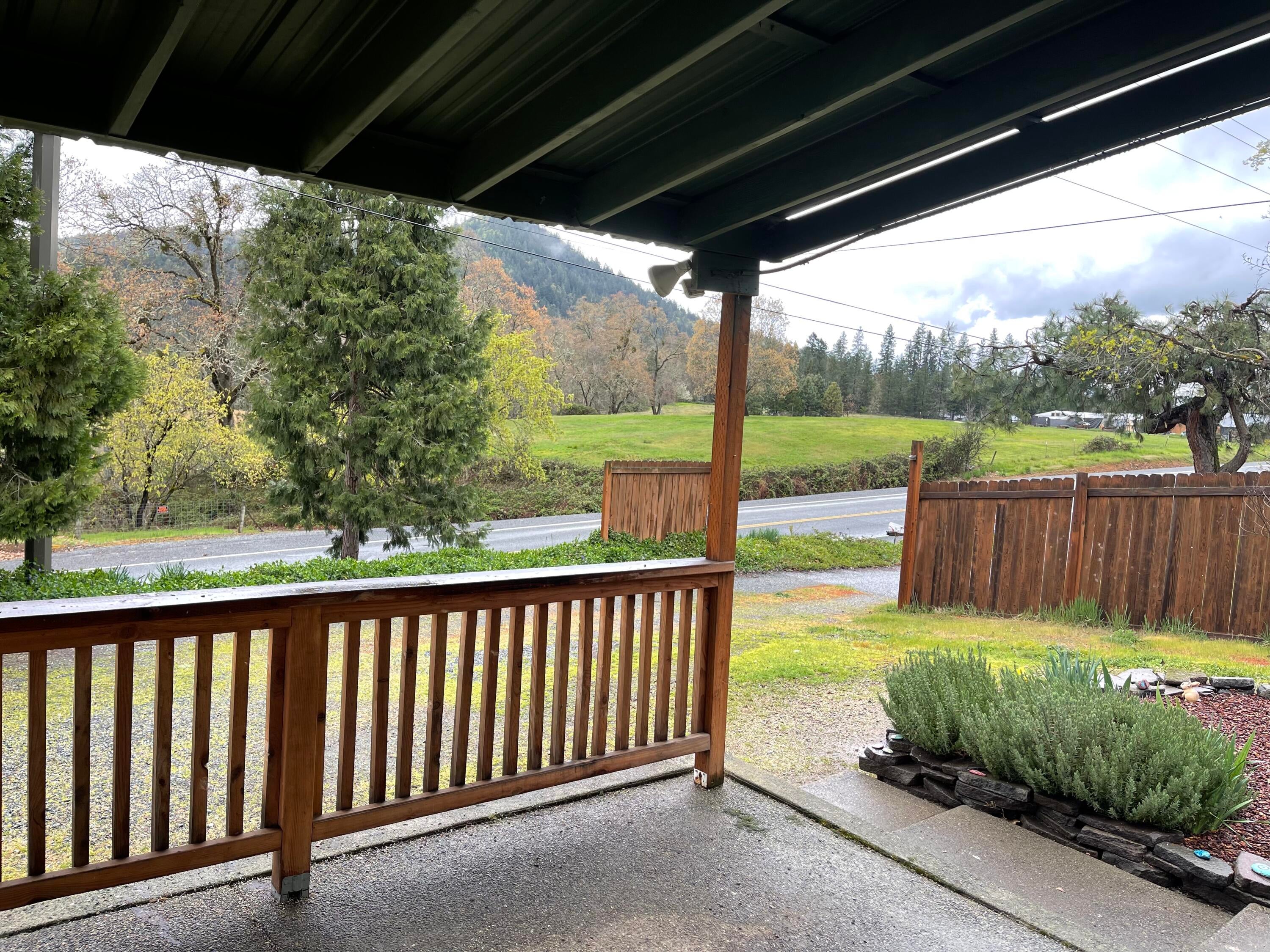 3175 Helms Road Grants Pass, OR 97527 - Photo 2 of 16 IMG_1719