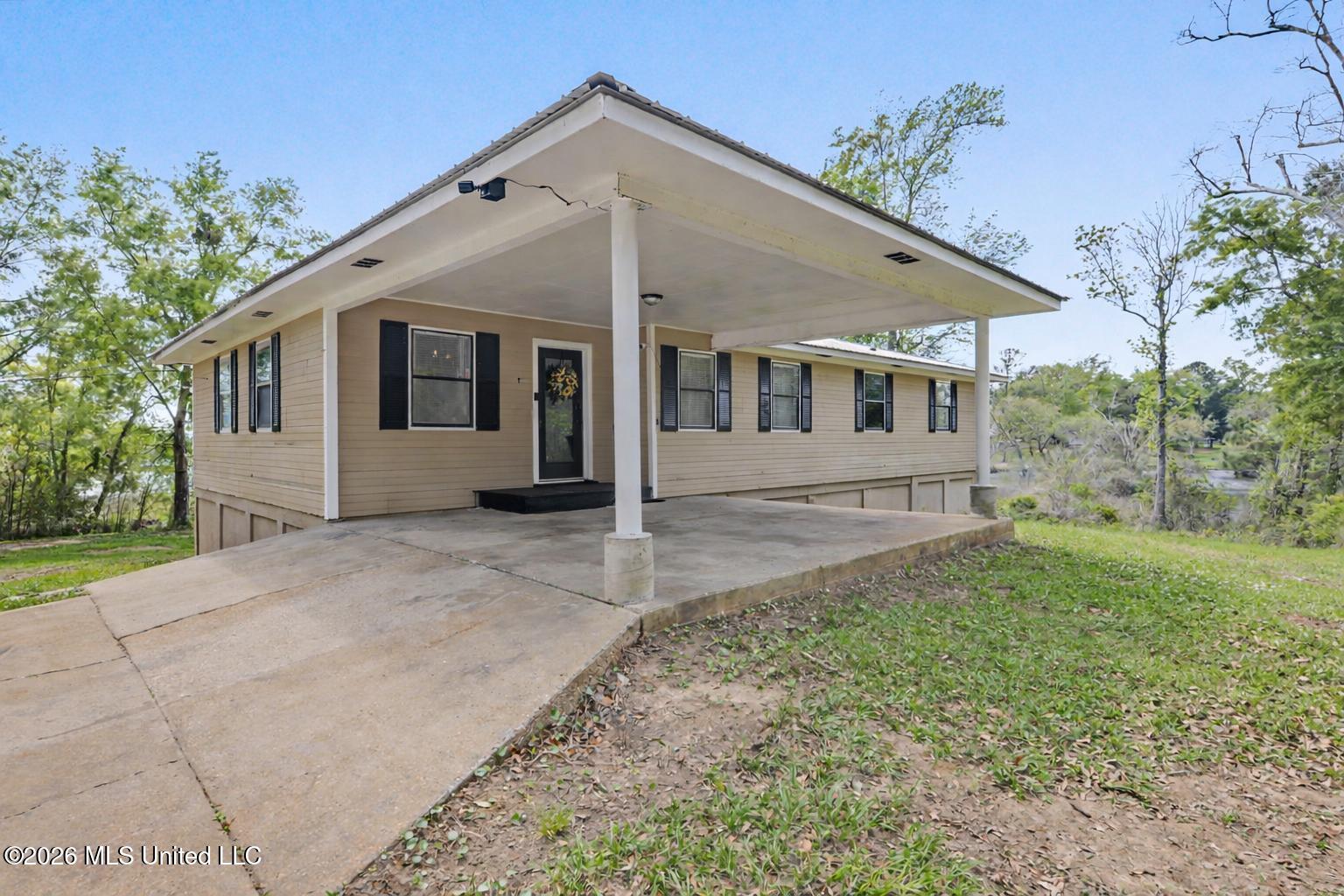 4707 Griffin Street Moss Point, MS 39563 - Photo 1 of 50 002