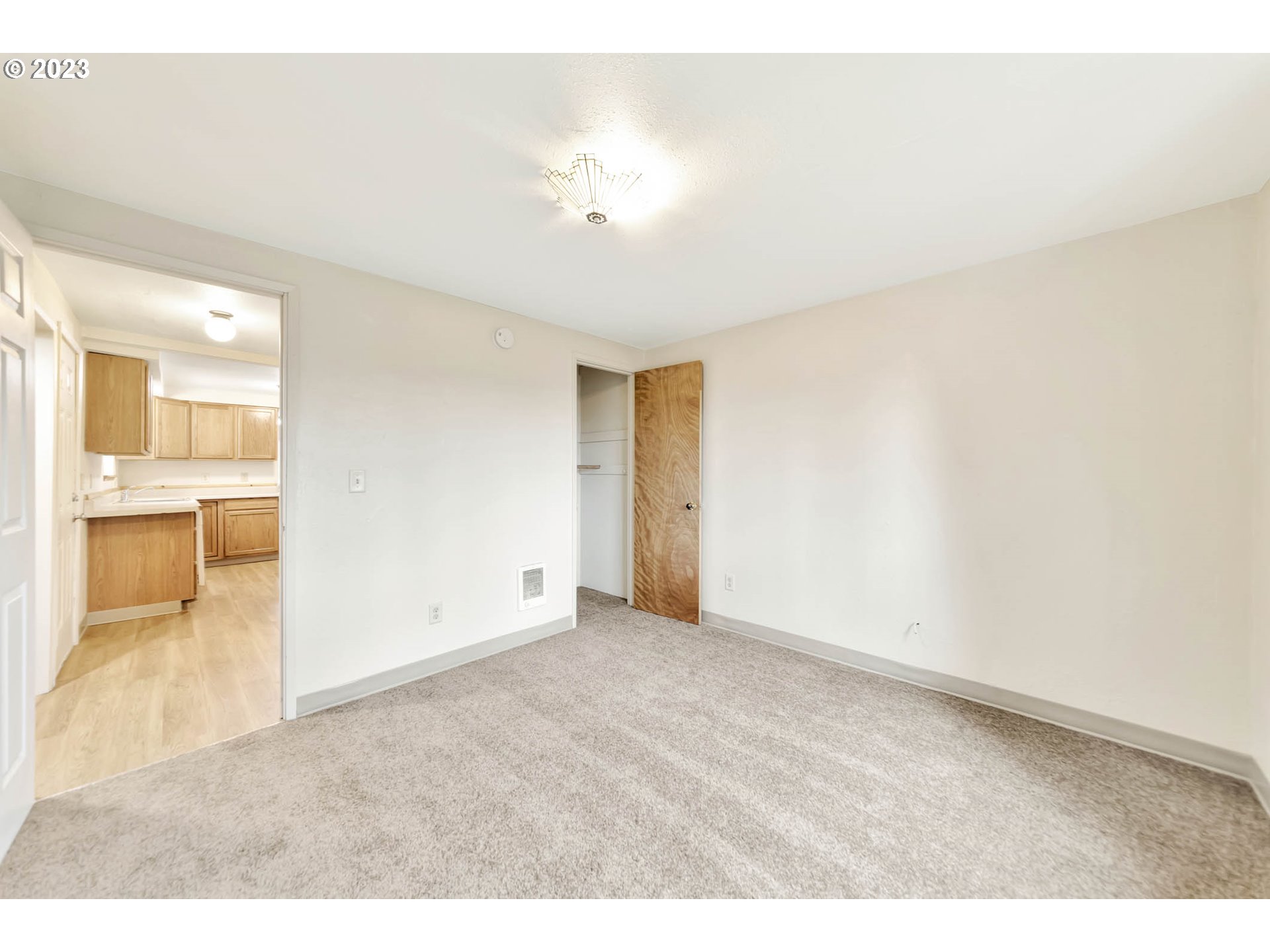 580 North 51st Street Springfield, OR 97478 - Photo 11 of 29