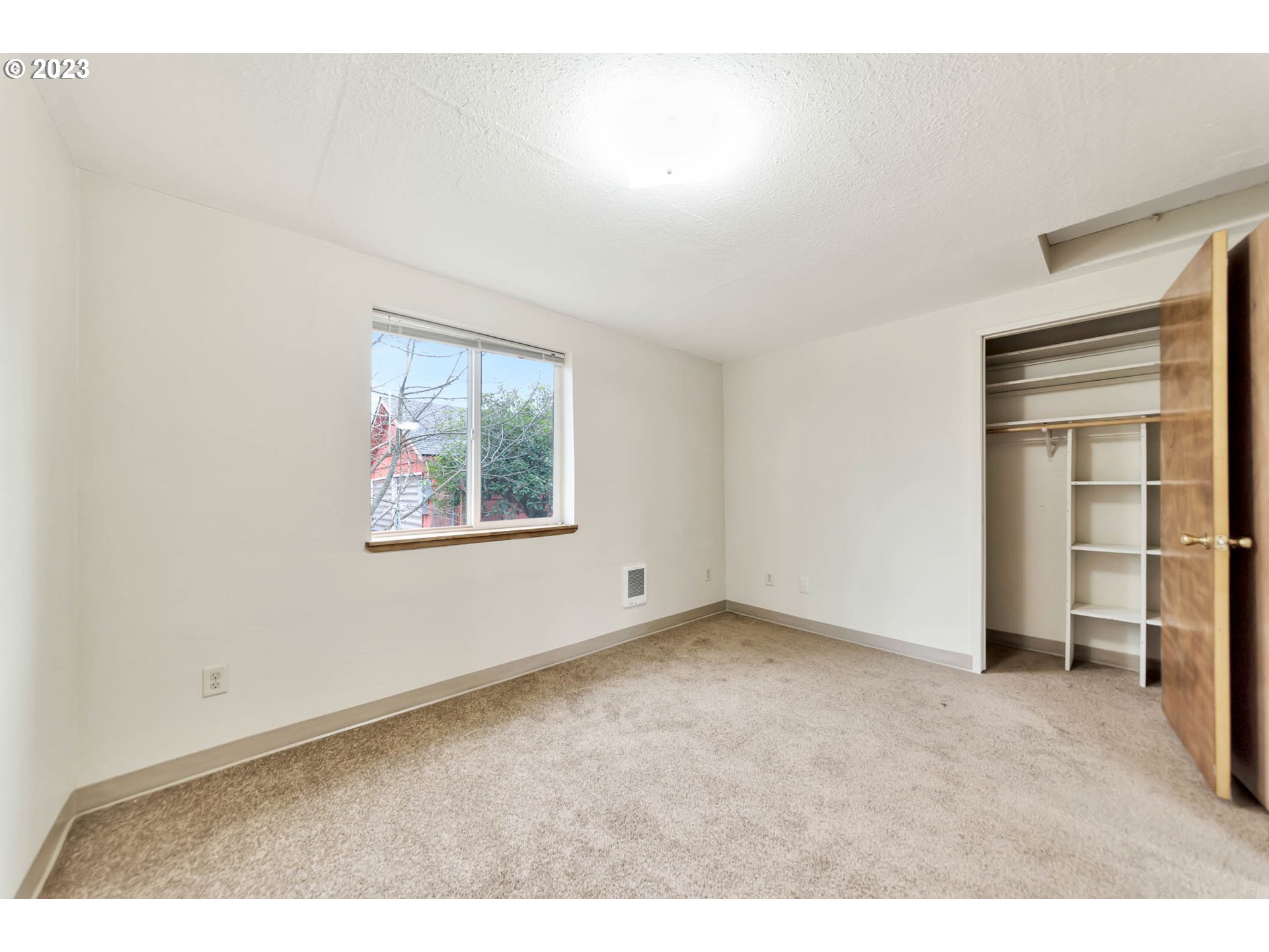 580 North 51st Street Springfield, OR 97478 - Photo 15 of 29