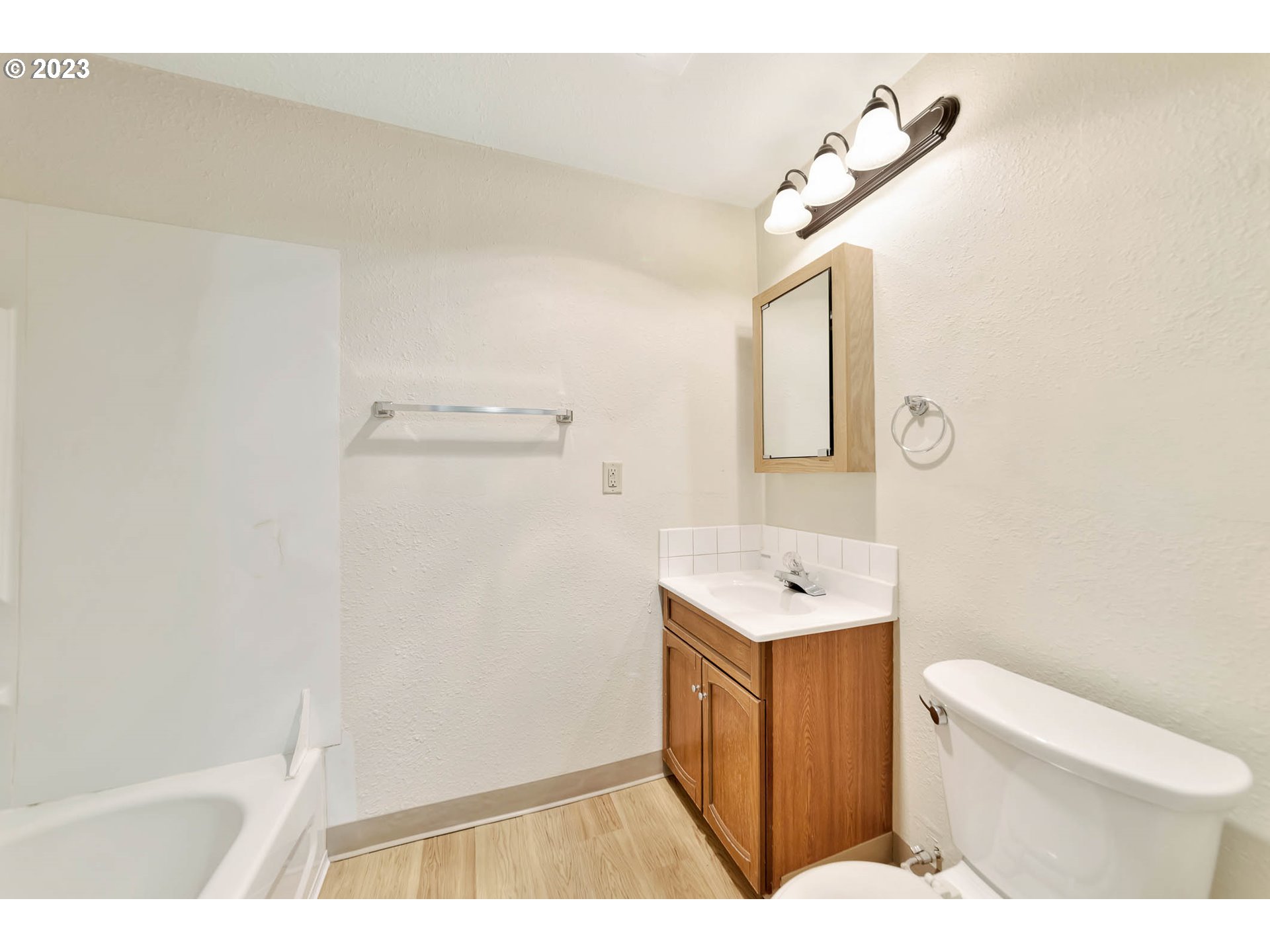 580 North 51st Street Springfield, OR 97478 - Photo 19 of 29