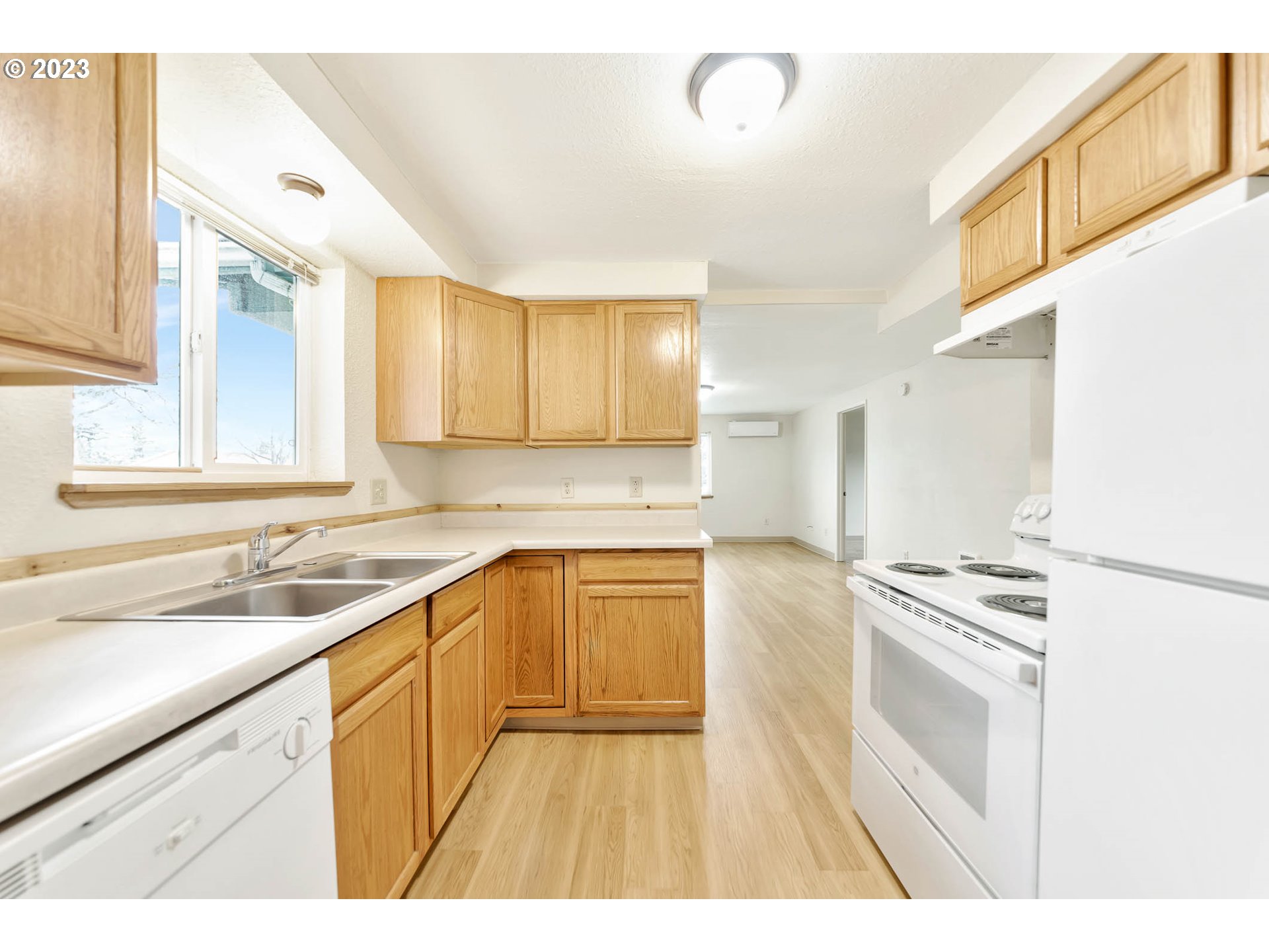 580 North 51st Street Springfield, OR 97478 - Photo 10 of 29