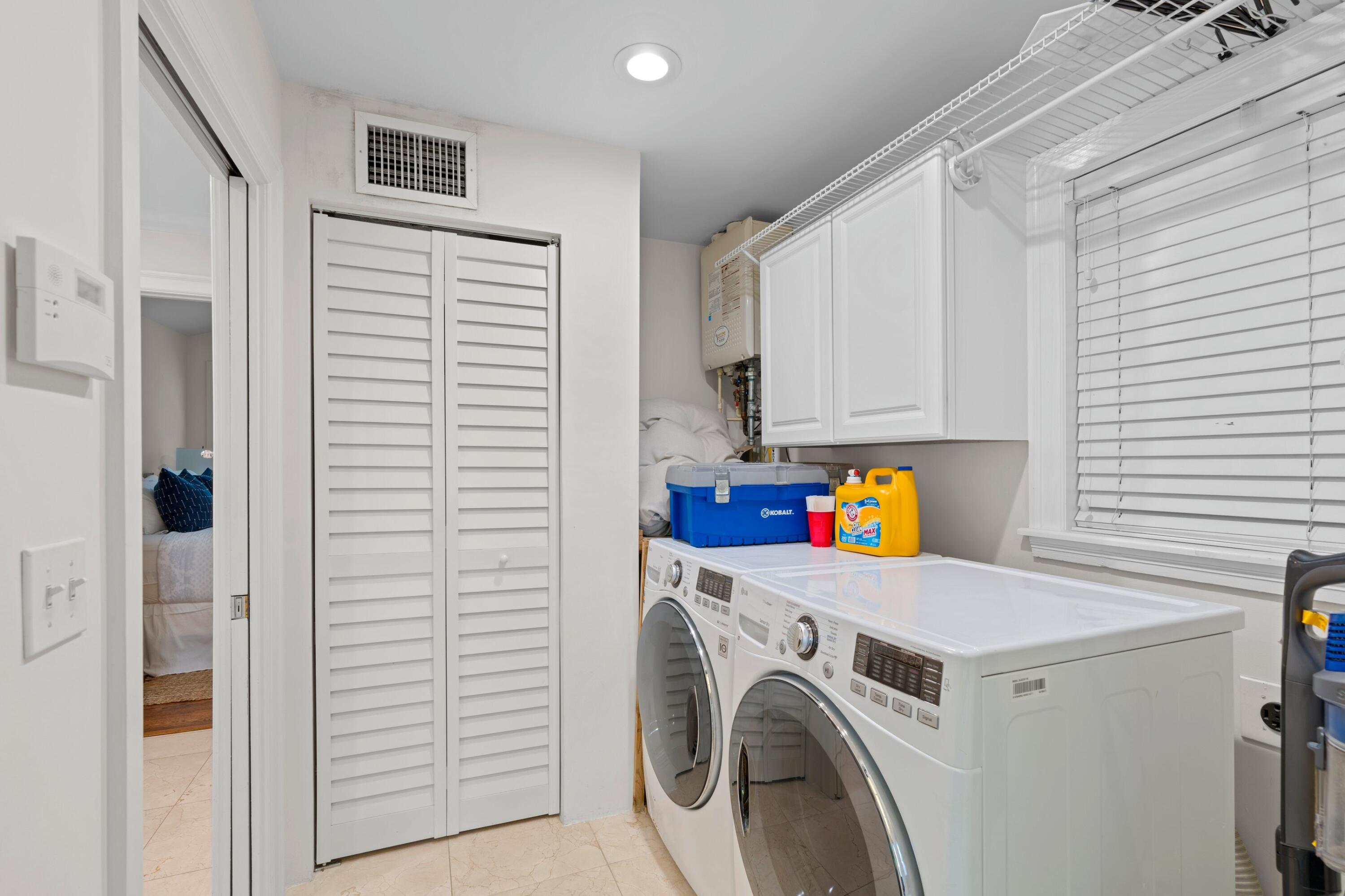 733 Sunset Road West Palm Beach, FL 33401 - Photo 20 of 32 Laundry Roomm