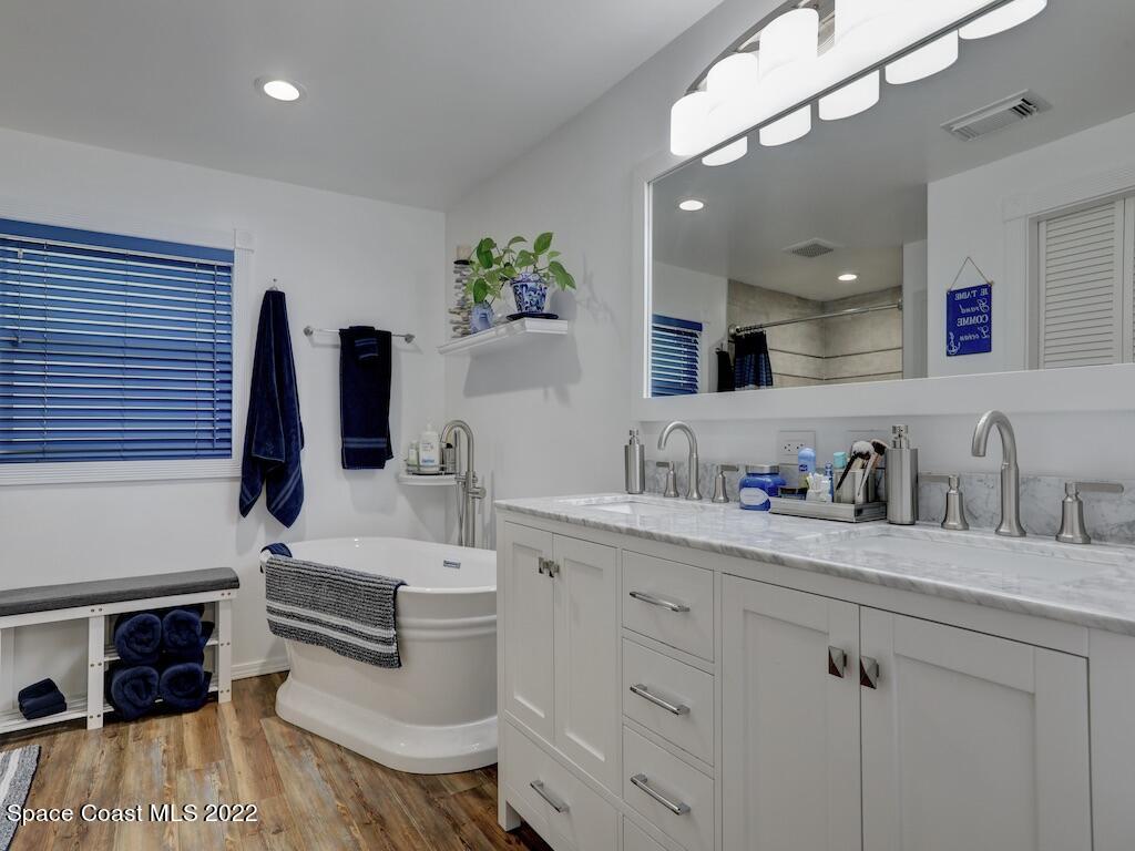 727 Periwinkle Drive Sebastian, FL 32976 - Photo 22 of 34 a kitchen with a sink appliances and cabinets