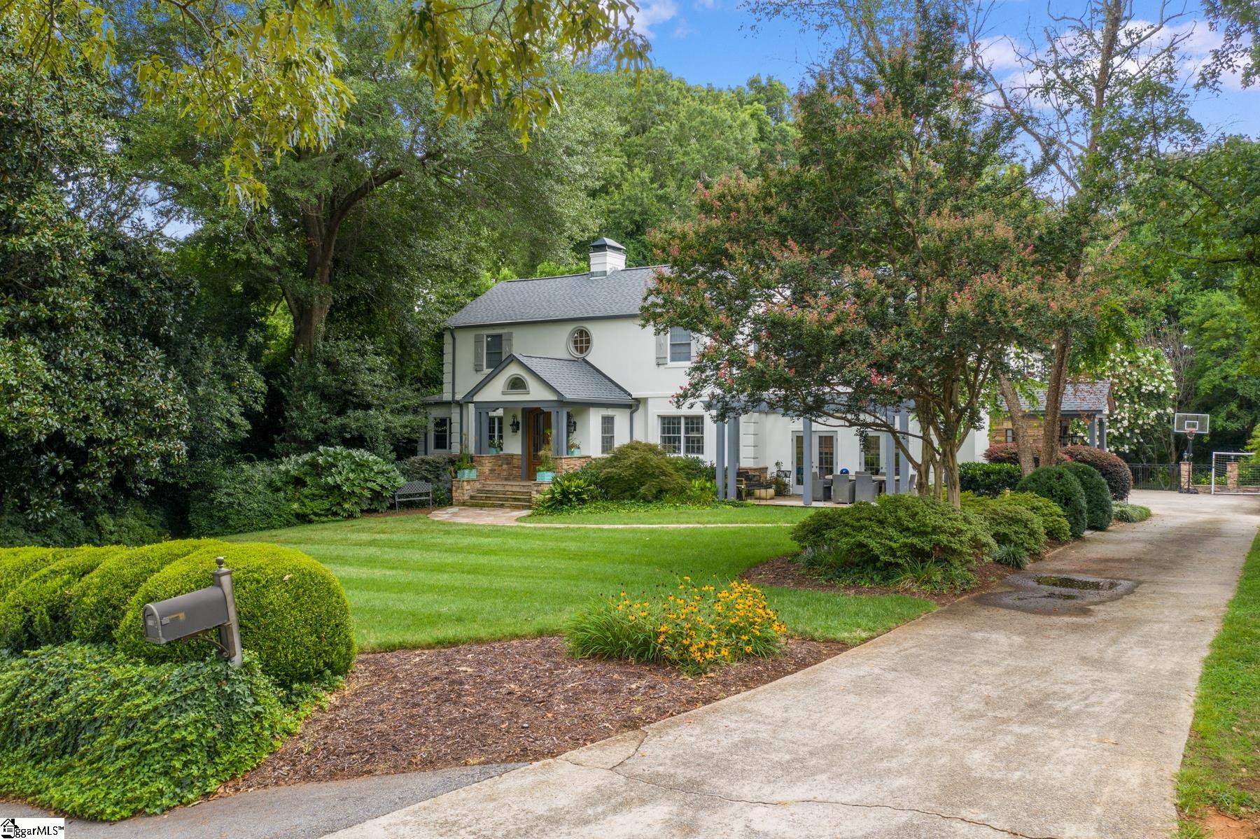 216 Riverside Drive Greenville, SC 29605 - Photo 2 of 36 Gallery Image 2