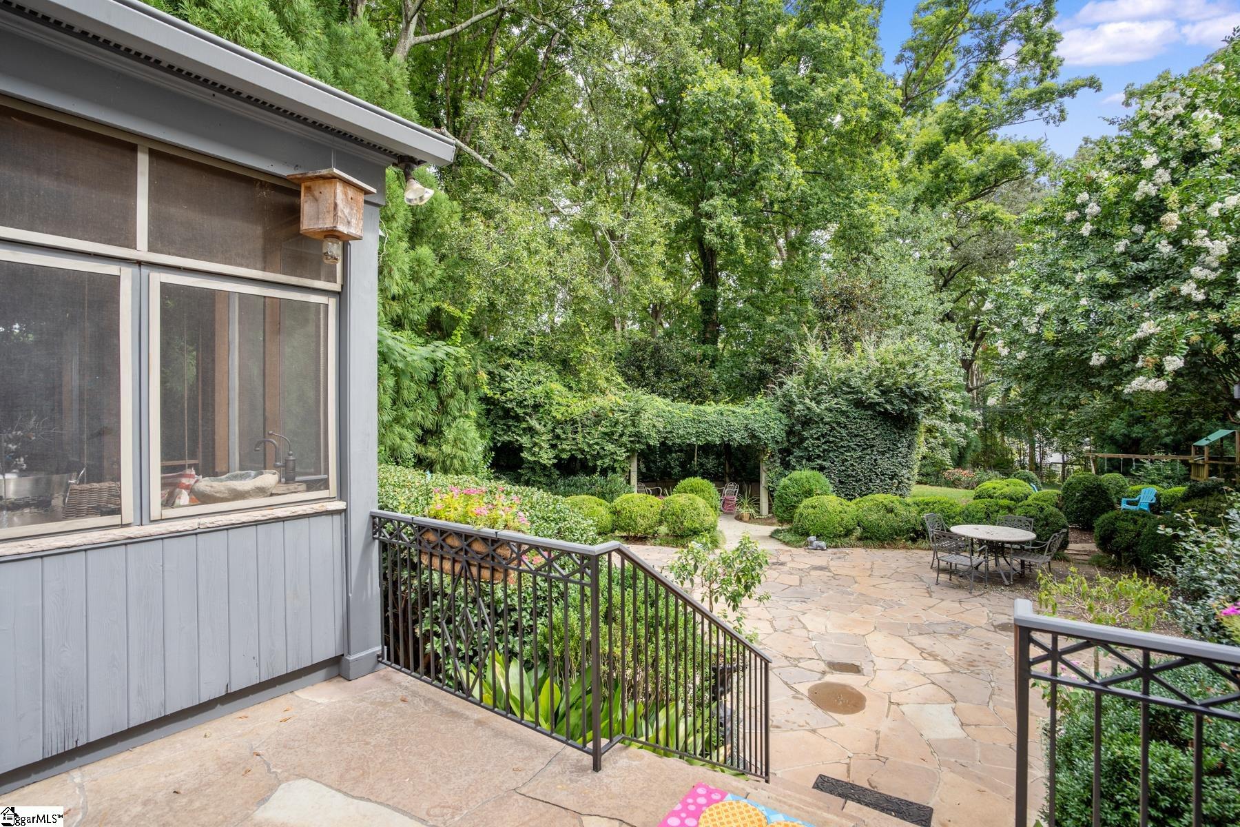 216 Riverside Drive Greenville, SC 29605 - Photo 32 of 36 Gallery Image 32