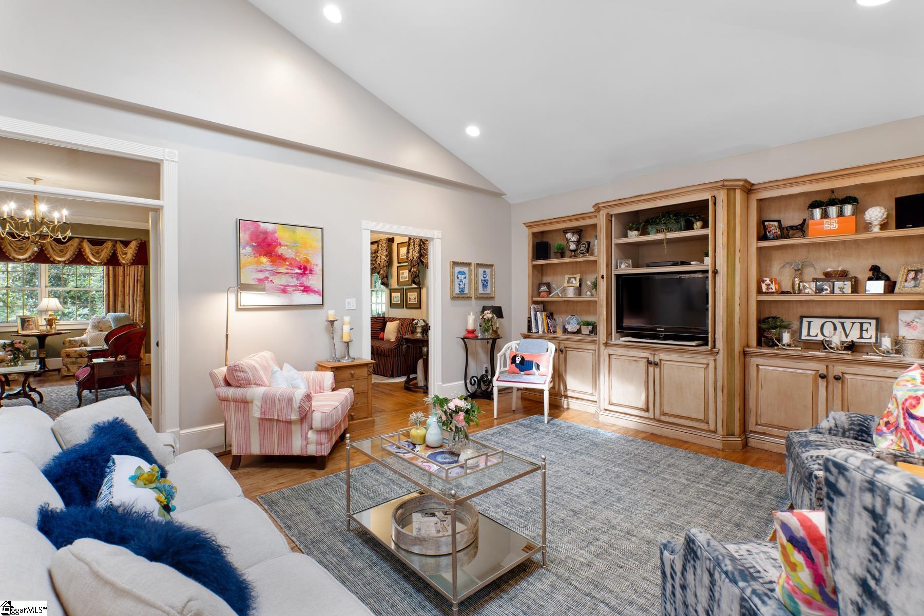 216 Riverside Drive Greenville, SC 29605 - Photo 10 of 36 Gallery Image 10
