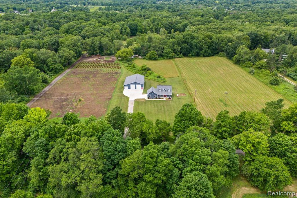 4711 Fenton Road Hartland, MI 48353 - Photo 41 of 47