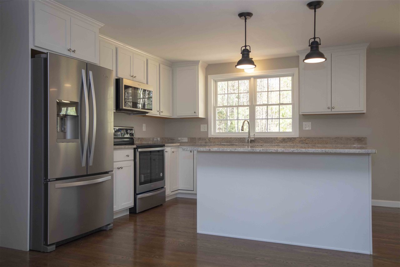 113 Bedford Road Merrimack, NH 03054 - Photo 2 of 32