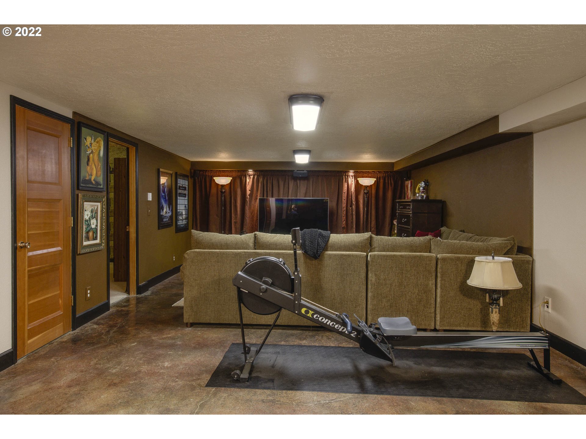 10419 Crosby Road Northeast Woodburn, OR 97071 - Photo 21 of 32 a view of a livingroom with furniture and a couch