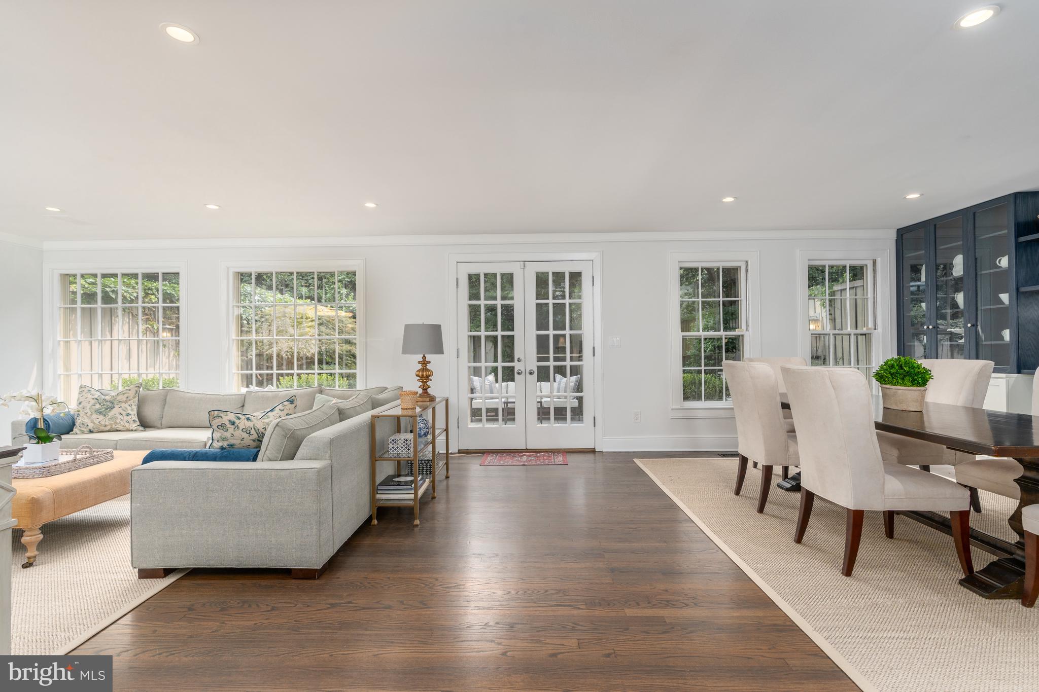 2810 R Street Northwest Washington, DC 20007 - Photo 3 of 32