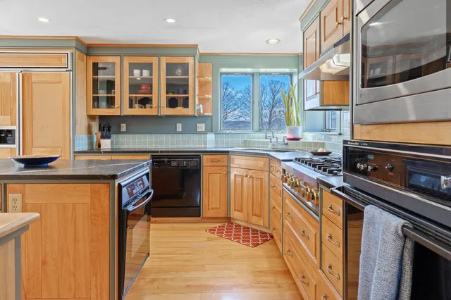 $999,000 | 33 Ferndale Drive, Barnard, VT 05032