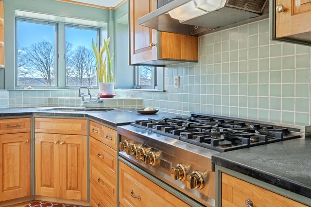 $999,000 | 33 Ferndale Drive, Barnard, VT 05032