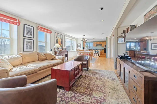 $999,000 | 33 Ferndale Drive, Barnard, VT 05032