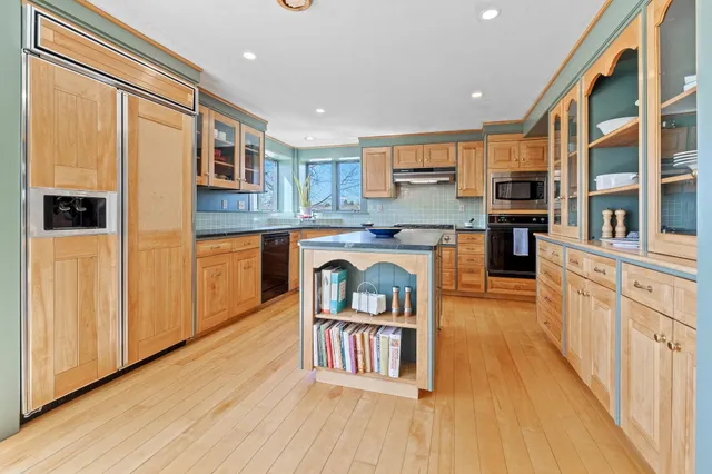 $999,000 | 33 Ferndale Drive, Barnard, VT 05032