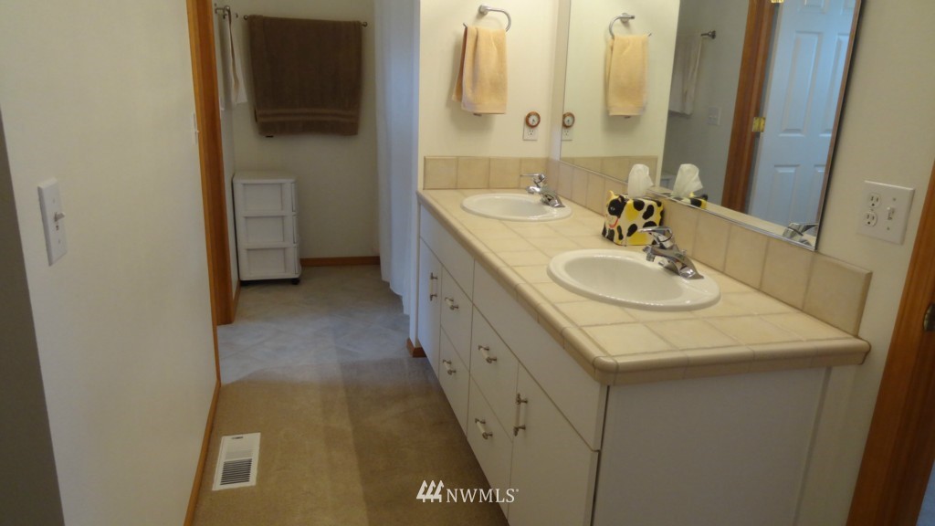 3927 Lakemont Road Bellingham, WA 98226 - Photo 16 of 23
