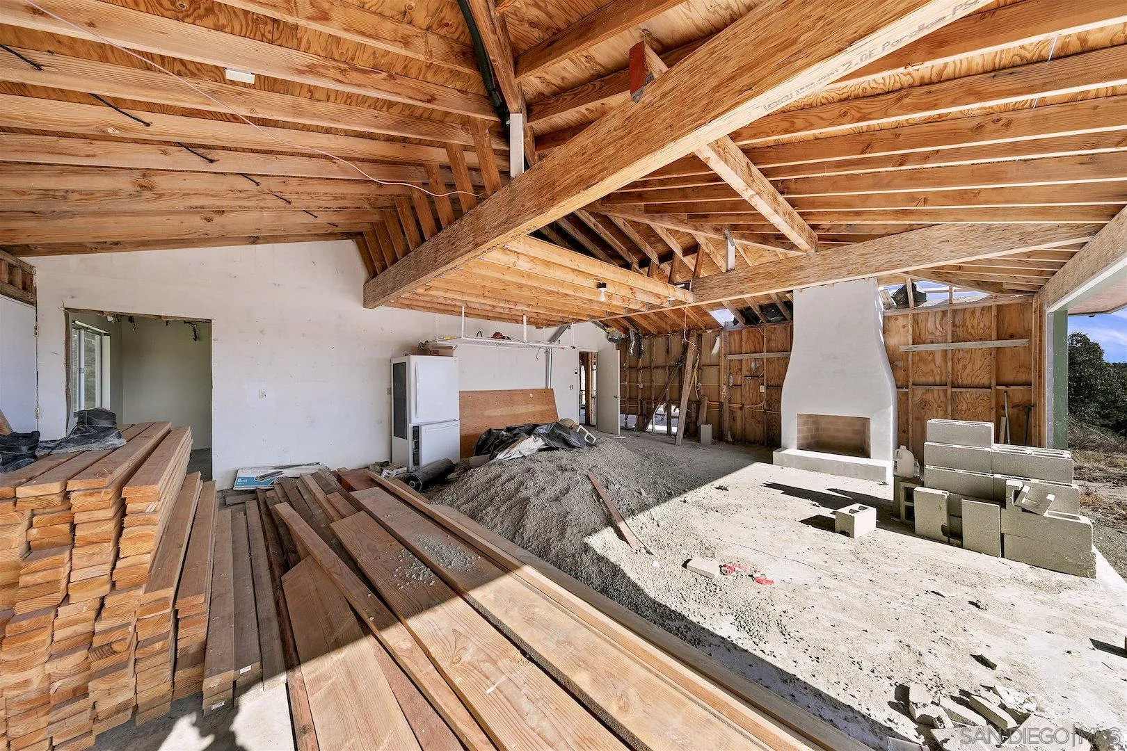 3572 Copper Crest Road Encinitas, CA 92024 - Photo 8 of 16 a view of a backyard of a house