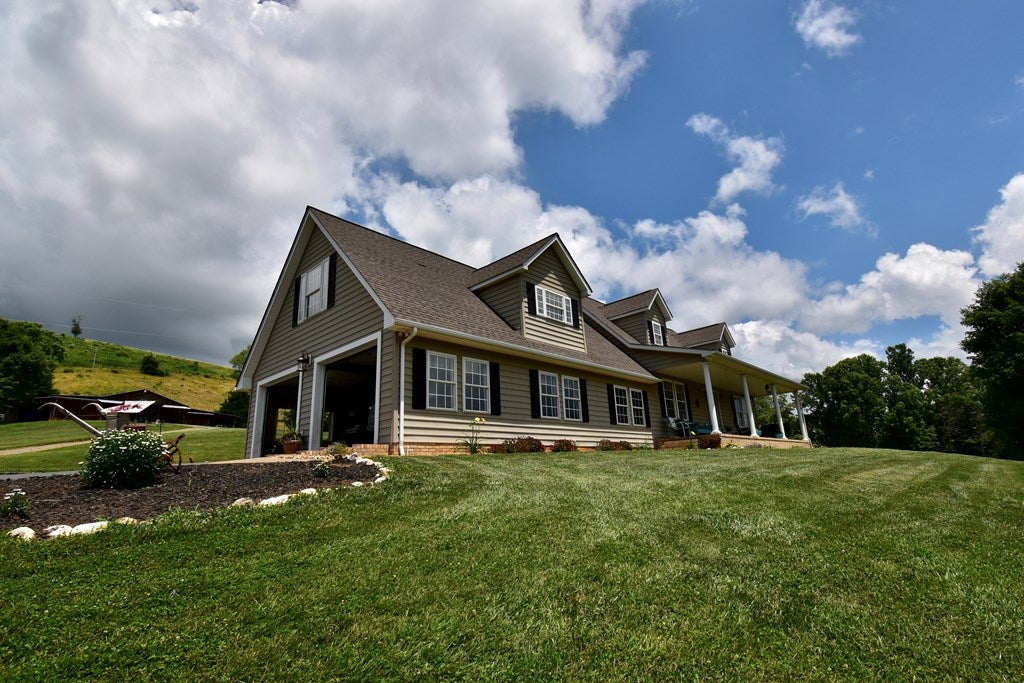 2160 Davis Knob Road Galax, VA 24333 - Photo 23 of 40 Gallery Image 23