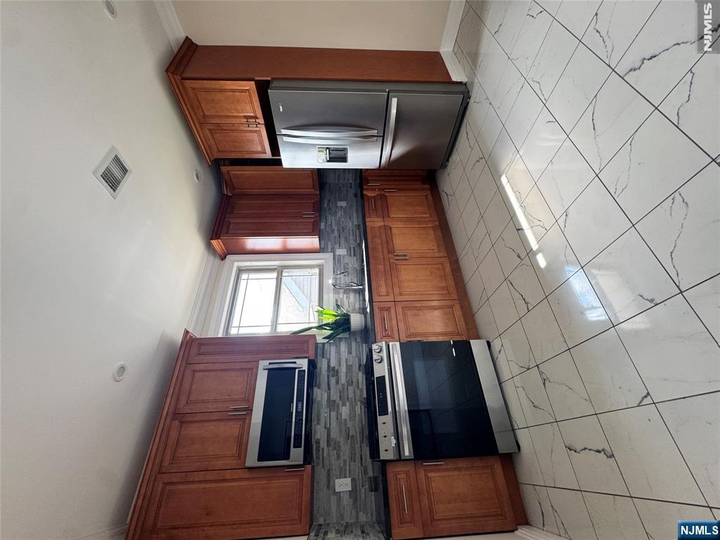 369 Edgewater Road, Unit 1 Cliffside Park, NJ 07010 - Photo 4 of 23 Gallery Image 4