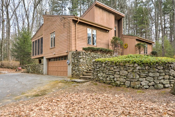 34 Wells Park Road Sturbridge, MA 01566 - Photo 2 of 28 Gallery Image 2