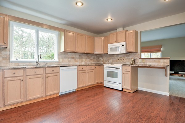 34 Wells Park Road Sturbridge, MA 01566 - Photo 3 of 28 Gallery Image 3
