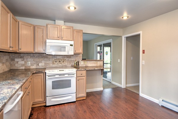 34 Wells Park Road Sturbridge, MA 01566 - Photo 4 of 28 Gallery Image 4