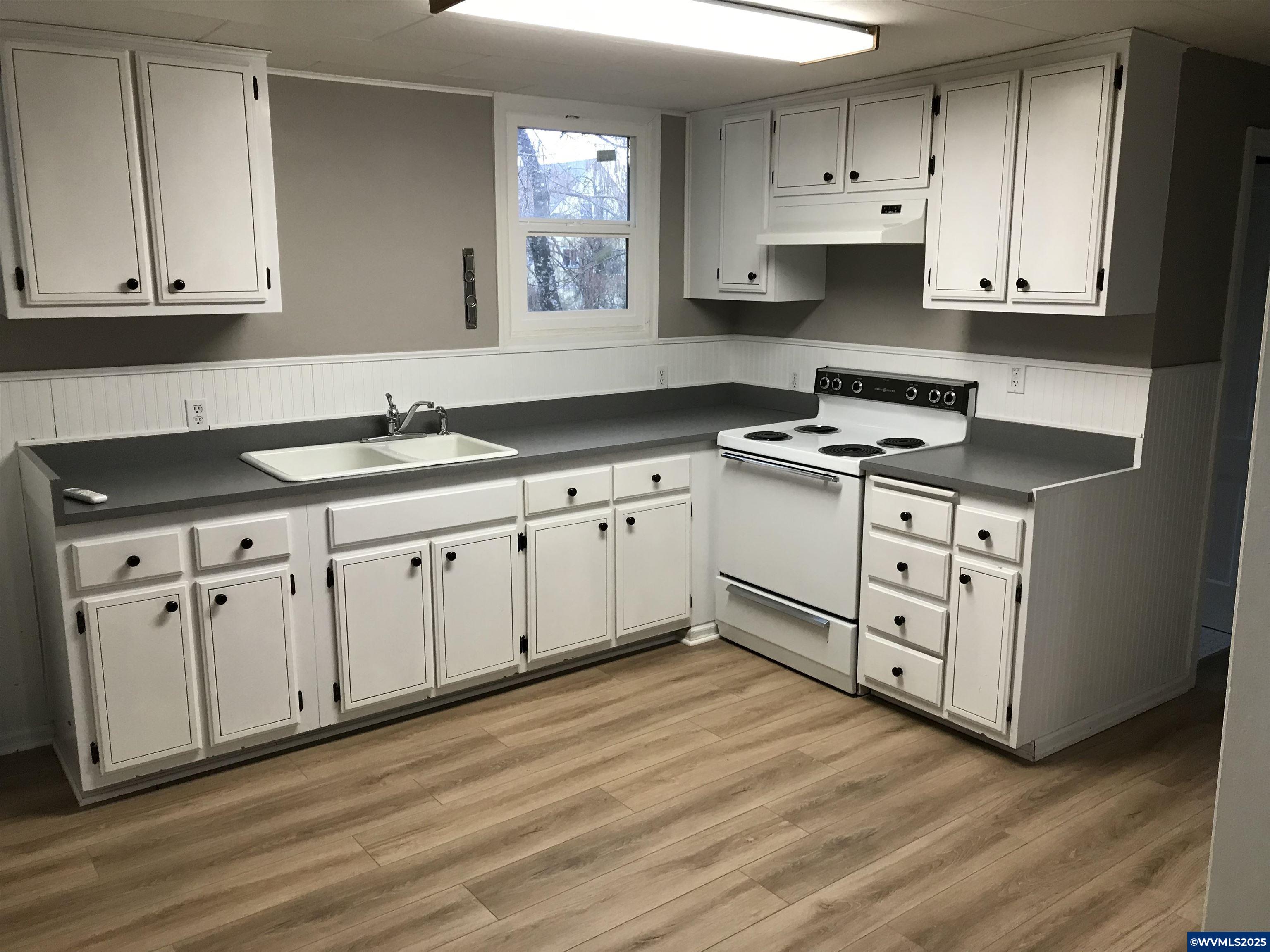 412 West Main Street Silverton, OR 97381 - Photo 11 of 37