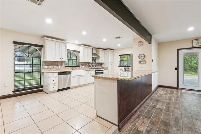 $275,000 | 13155 Highway 23, Belle Chasse, LA 70037