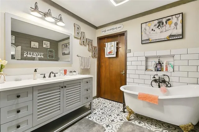 $275,000 | 13155 Highway 23, Belle Chasse, LA 70037