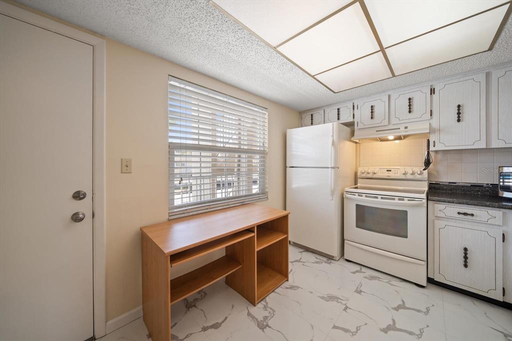 948 Virginia Street, Unit 202 Dunedin, FL 34698 - Photo 6 of 46