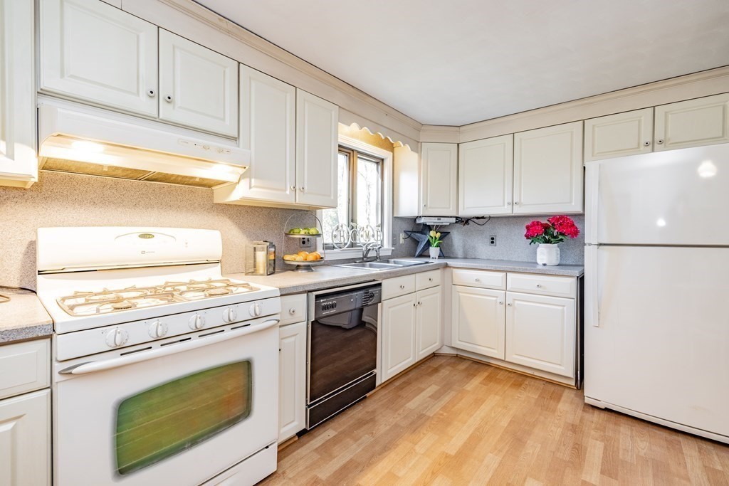 48 Laurel Road Wilbraham, MA 01095 - Photo 3 of 33 Gallery Image 3