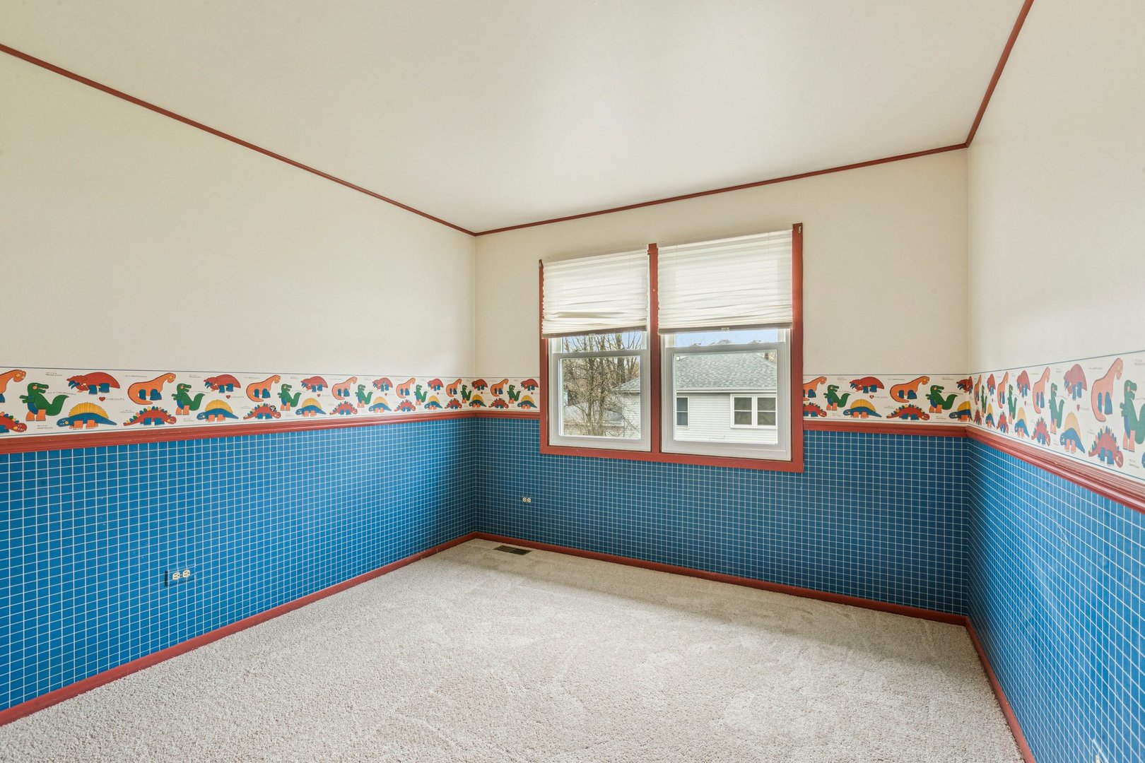 18604 Carpenter Street Homewood, IL 60430 - Photo 12 of 31 an empty room with cabinet