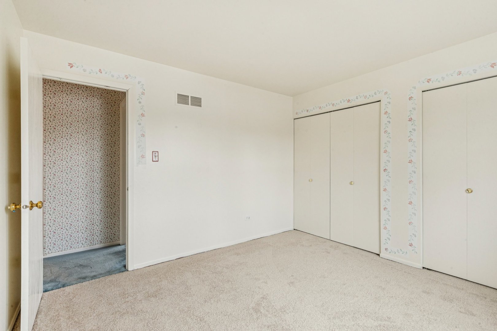 18604 Carpenter Street Homewood, IL 60430 - Photo 13 of 31 a view of an empty room
