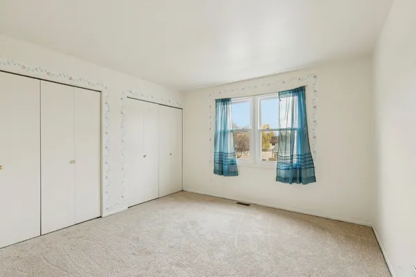 a view of a livingroom with an empty space