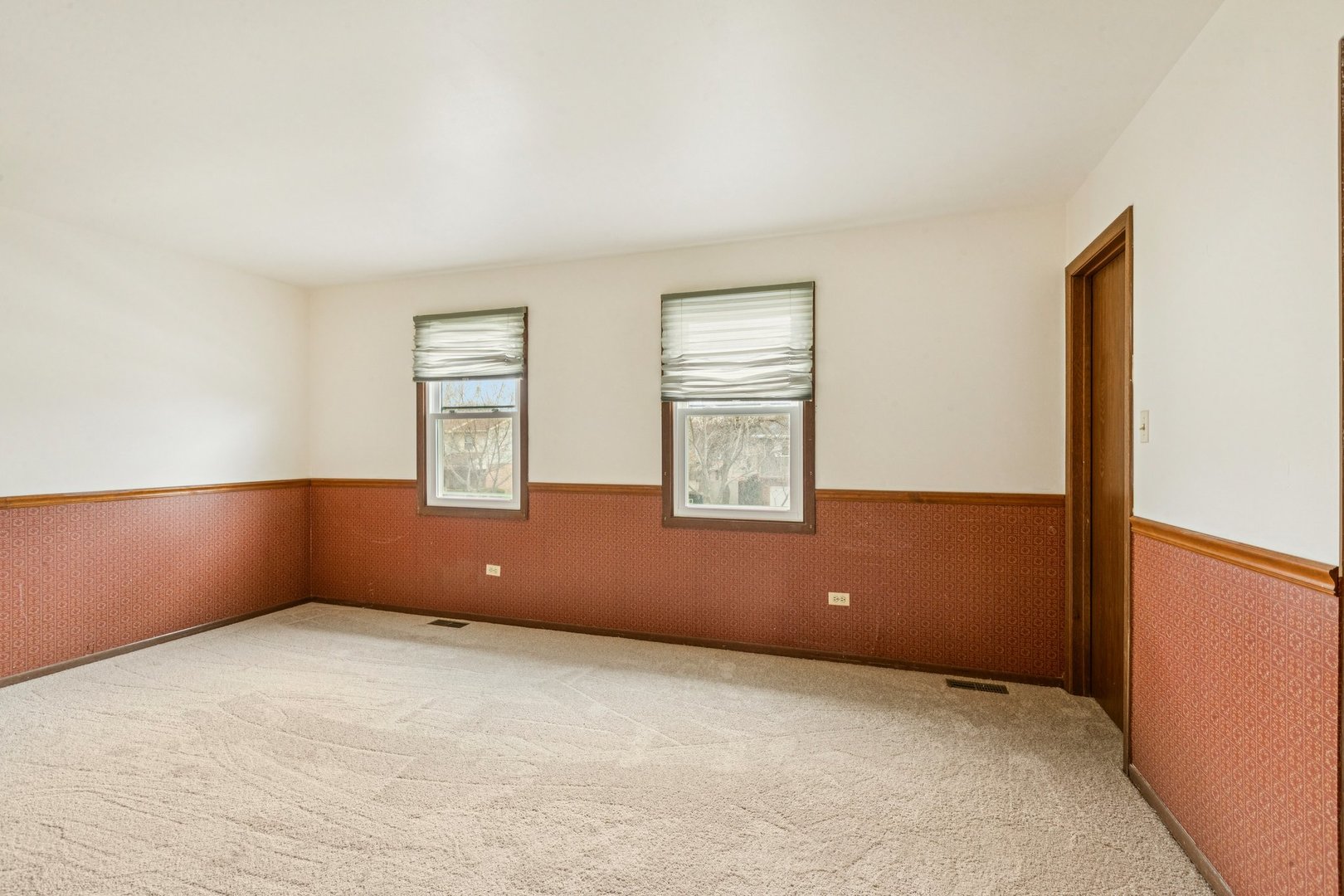 18604 Carpenter Street Homewood, IL 60430 - Photo 15 of 31 an empty room with windows