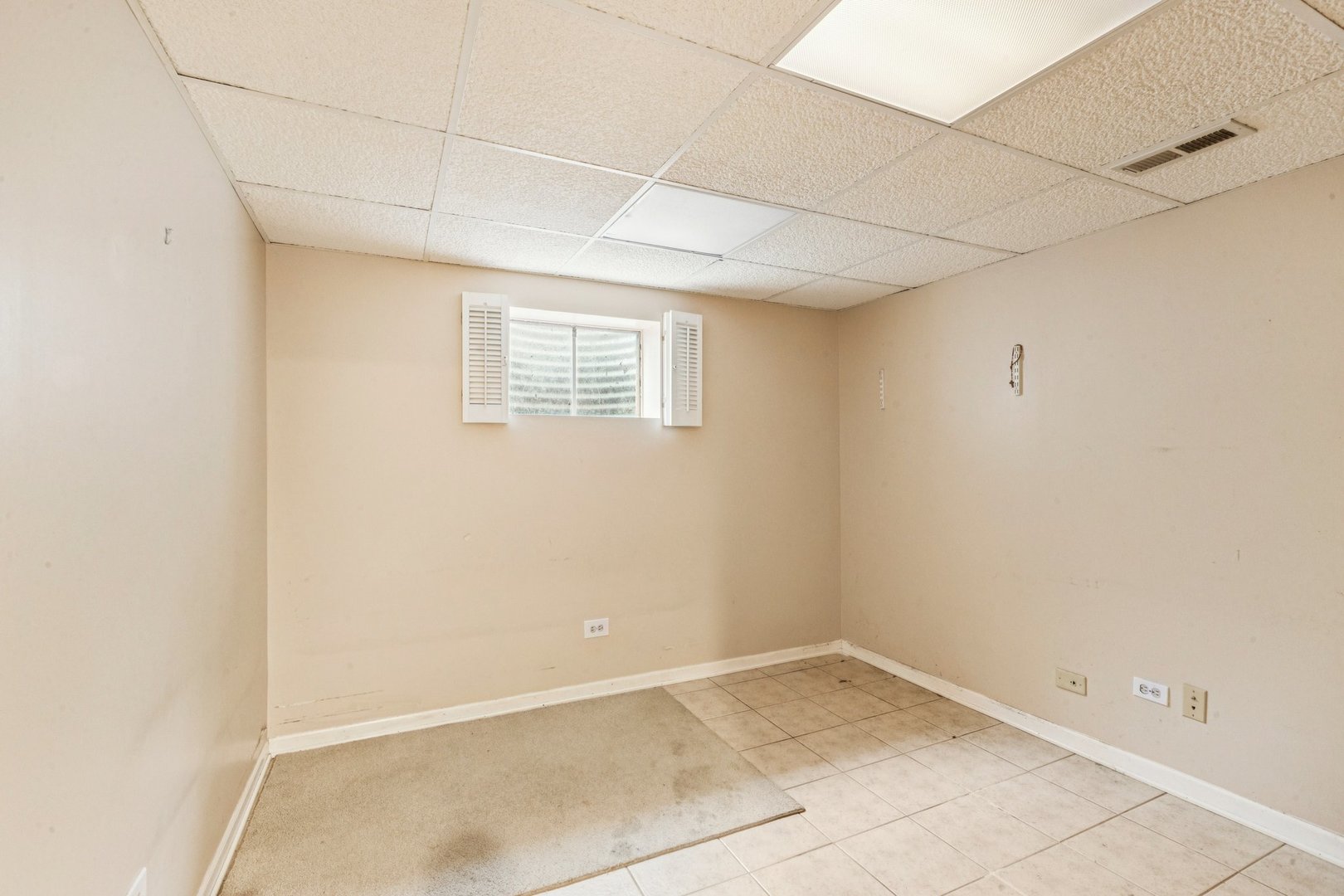 18604 Carpenter Street Homewood, IL 60430 - Photo 20 of 31 a view of an empty room with a window