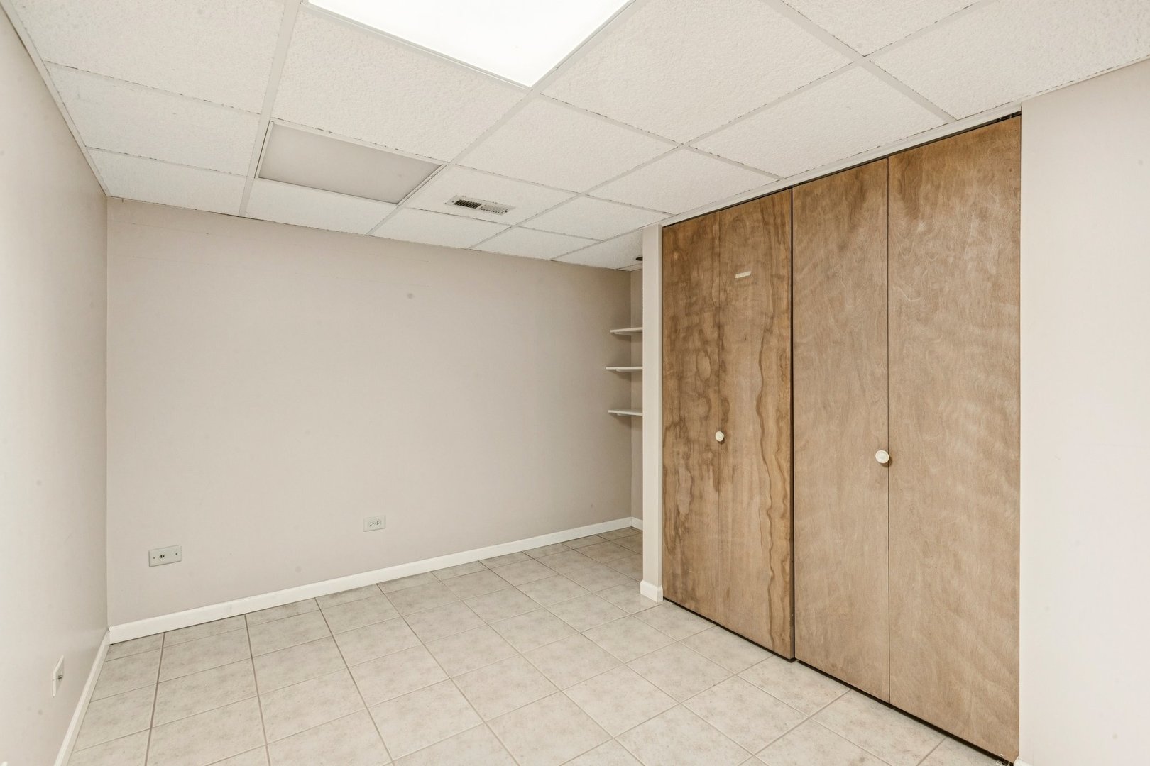 18604 Carpenter Street Homewood, IL 60430 - Photo 21 of 31 a view of an empty room