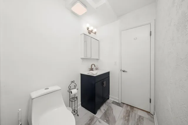 $279,000 | 415 South Maple Avenue, Unit 202, Oak Park, IL 60302